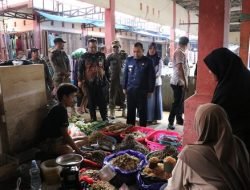 Sidak Pasar Malili, Jayadi Temukan Harga Sejumlah Komoditas Naik