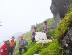 Warga Temukan Jenazah Diduga Korban Jatuhnya ATR 42-500 di Gunung Bulusaraung