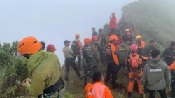 Evakuasi Korban Pesawat ATR 42-500 di Gunung Bulusaraung Terkendala Cuaca dan Medan Ekstrem