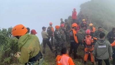 Evakuasi Korban Pesawat ATR 42-500 di Gunung Bulusaraung Terkendala Cuaca dan Medan Ekstrem