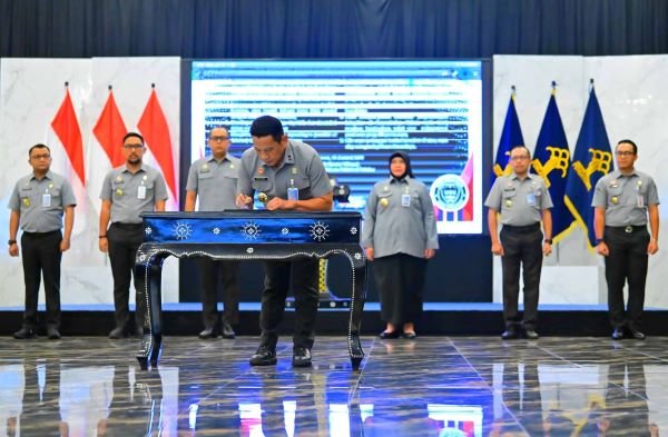 Kanwil Kemenkum Sulsel Teken Komitmen Zona Integritas dan Perjanjian Kinerja 2026